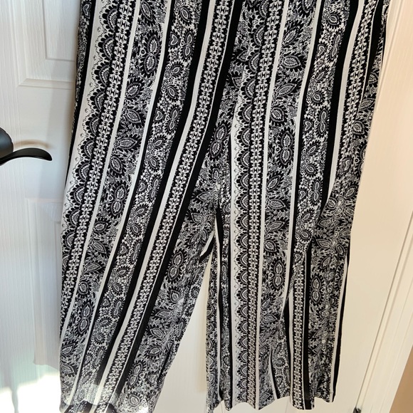 Black and white jumpsuit - Picture 2 of 5